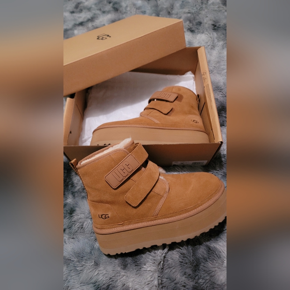 Ugg platform chukka boot